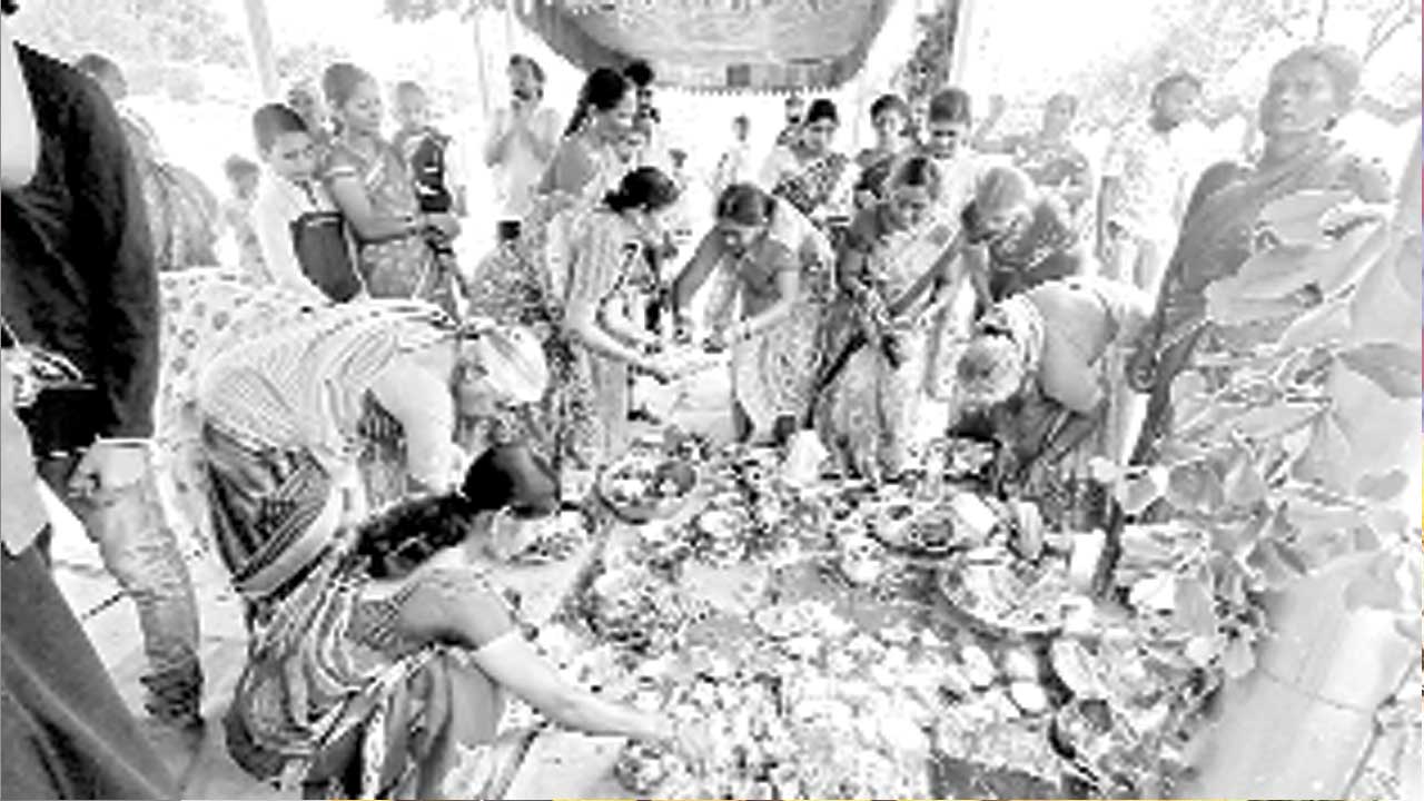 వైభవంగా పోచమ్మ బోనాలు