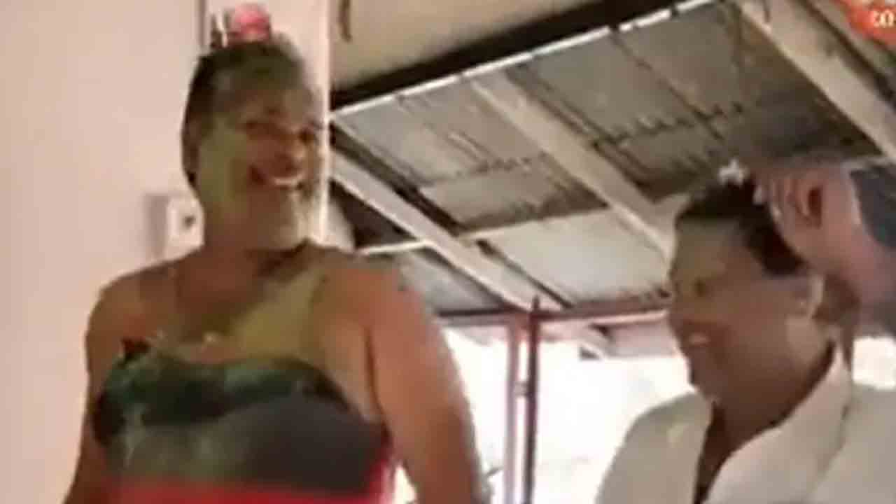 Video: పోలీస్‌ స్టేషన్‌లో మద్యం సేవించి డ్యాన్సులు చేసిన పోలీసులు.. ఐదుగురు సస్పెండ్‌