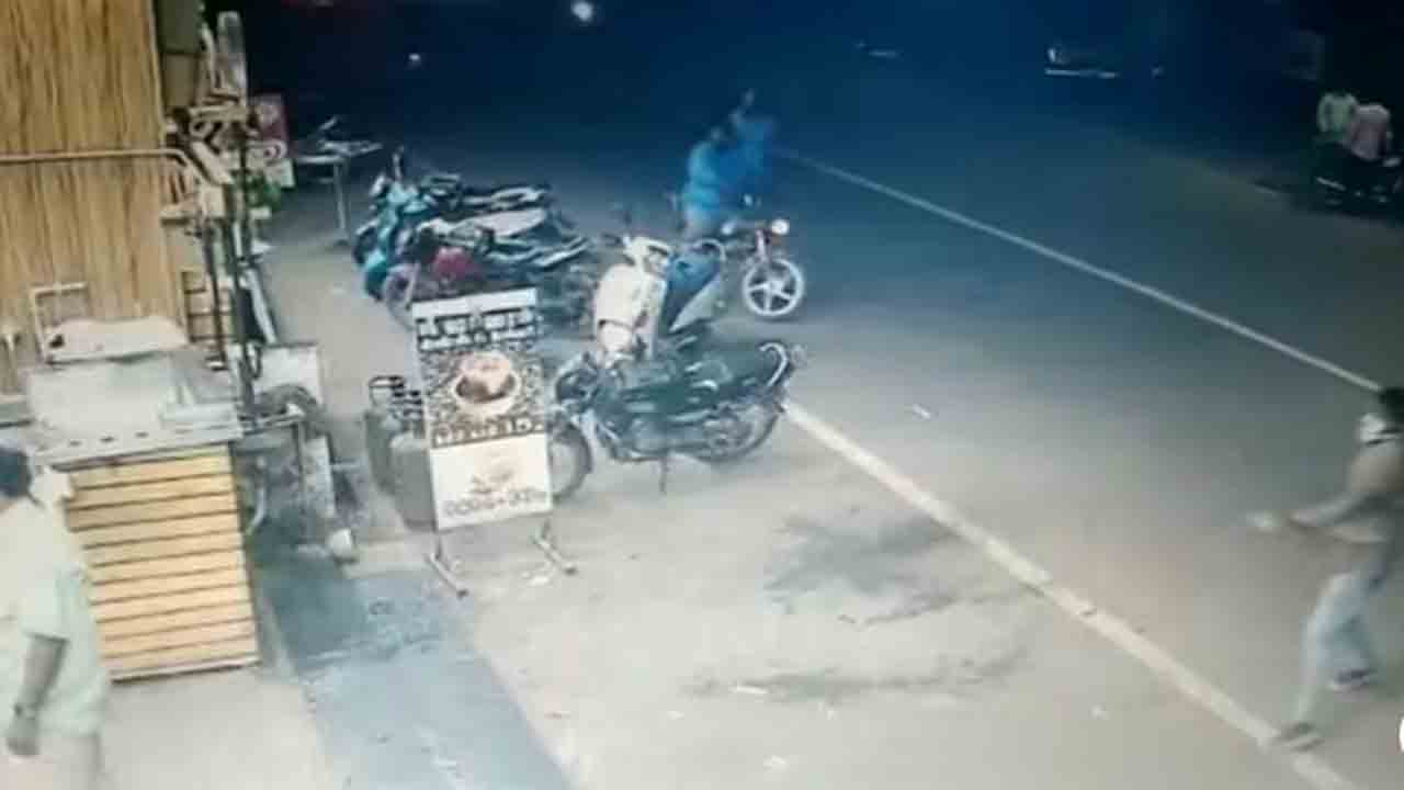 Puducherry BJP worker | బైకులపై వచ్చి బాంబులు విసిరి.. పుదుచ్చేరి బీజేపీ నేతను నరికి చంపిన దుండగులు