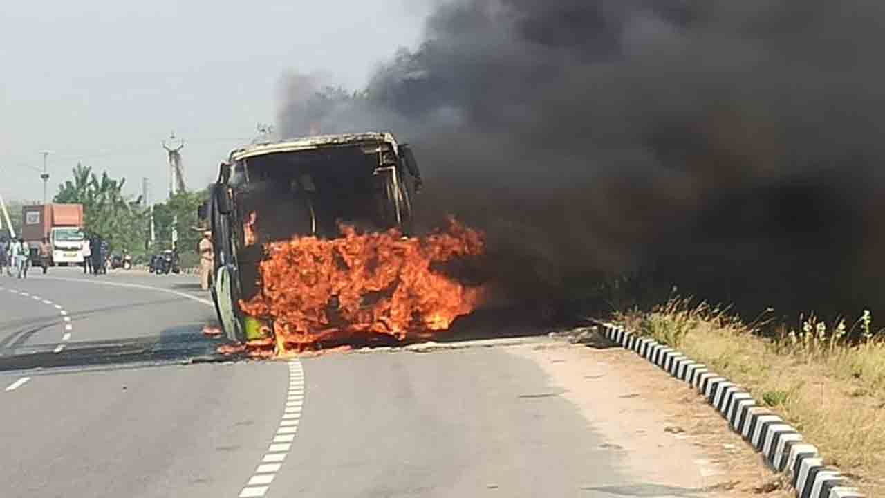 Suryapet | బస్సు కిందికి దూసుకెళ్లిన బైకు.. మంటలు అంటుకుని