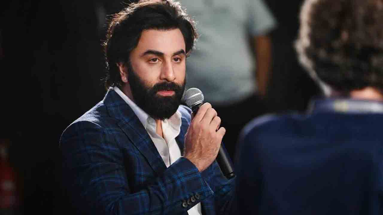 The Bads of Bollywood | రణబీర్ కపూర్ ఇ-సిగరెట్ వివాదం.. NHRC నుంచి నోటీసులు