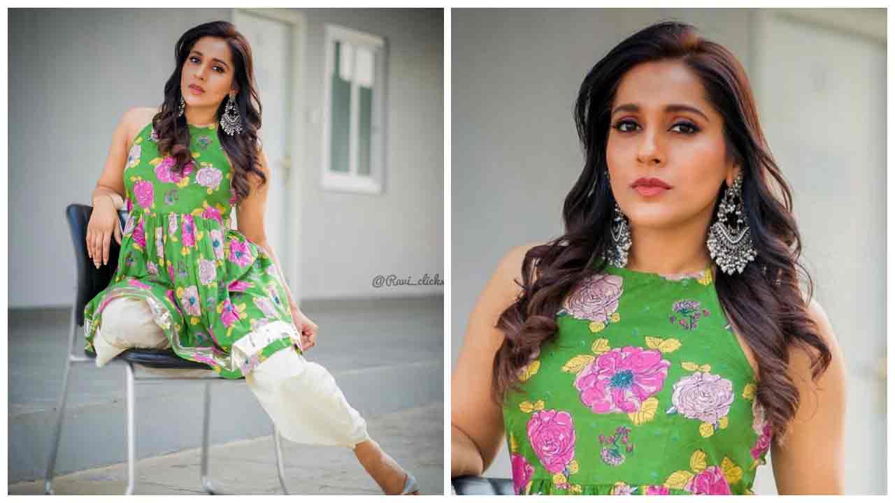 Rashmi Gautam | చిలుక పచ్చ డ్రెస్‌లో గాలం వేస్తున్న రష్మి గౌతమ్..-Namasthe  Telangana