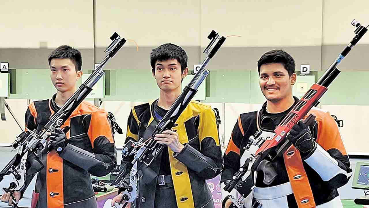 రుద్రాంక్ష్‌కు కాంస్యం