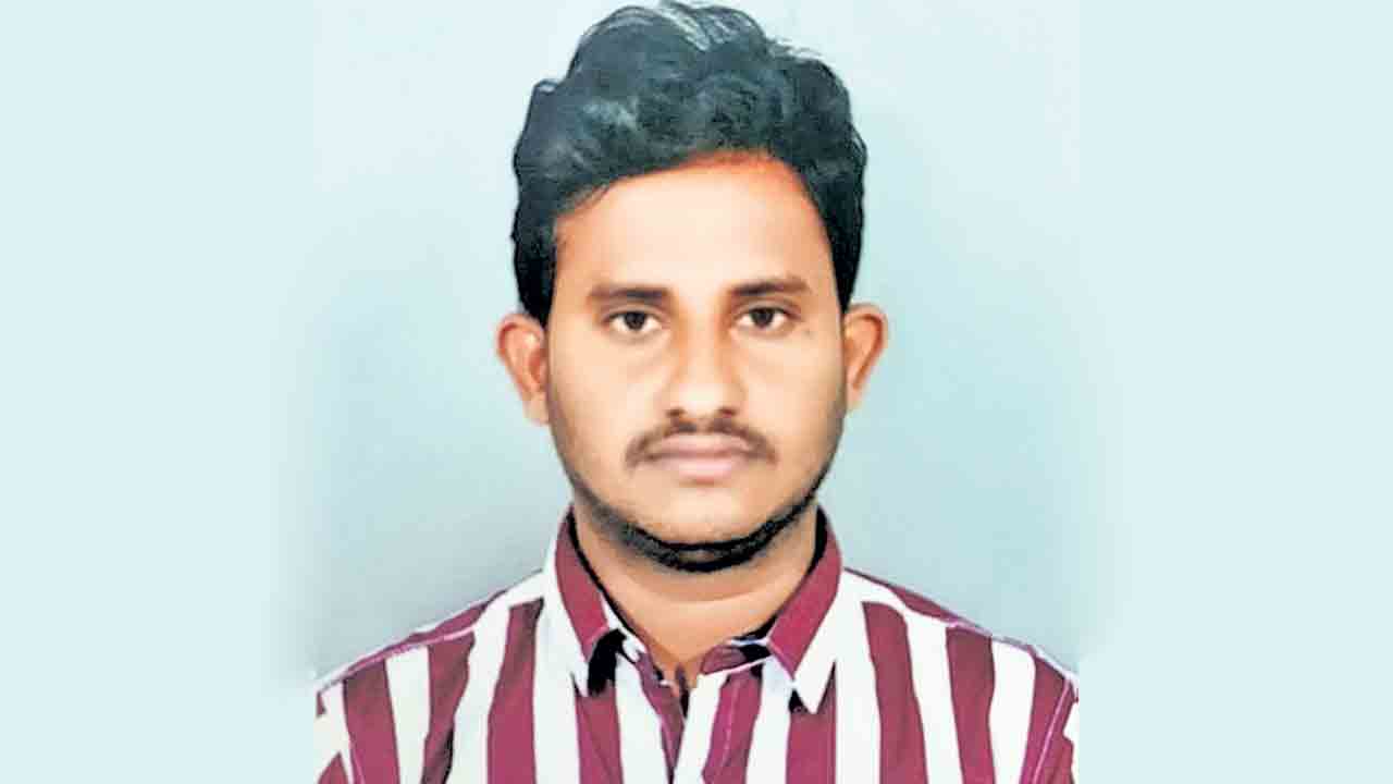 Telangana | యూట్యూబ్‌ చూసి 4 ఉద్యోగాలు కొట్టాడు