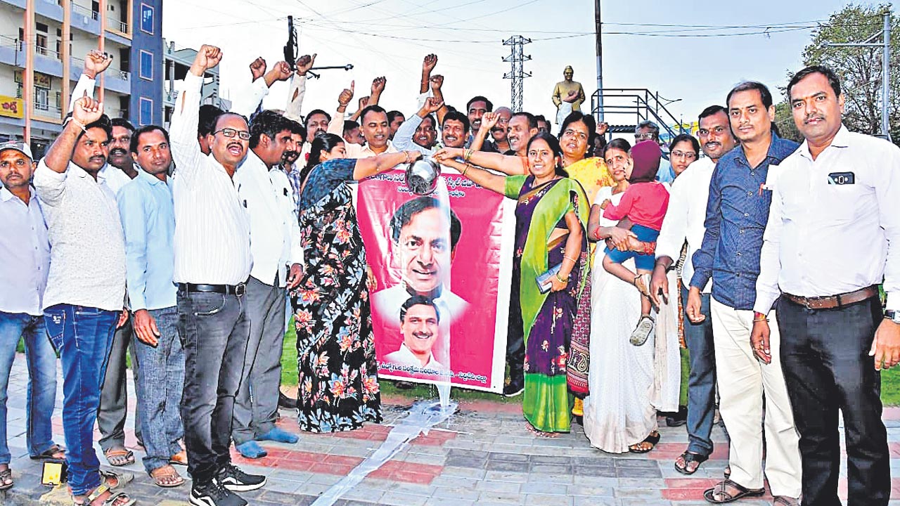 పే స్కేల్‌ వర్తింపజేయడం పట్ల సెర్ప్‌ ఉద్యోగుల హర్షం