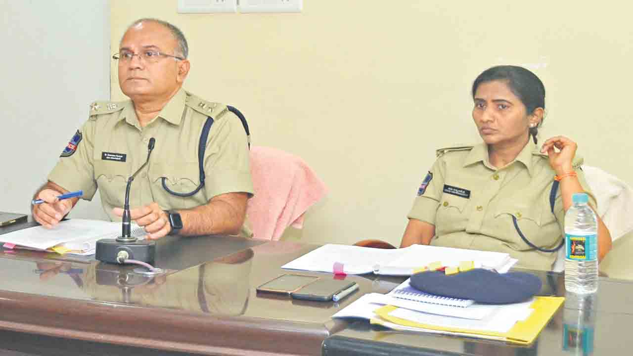 సీసీ కెమెరాలపై అవగాహన కల్పించాలి