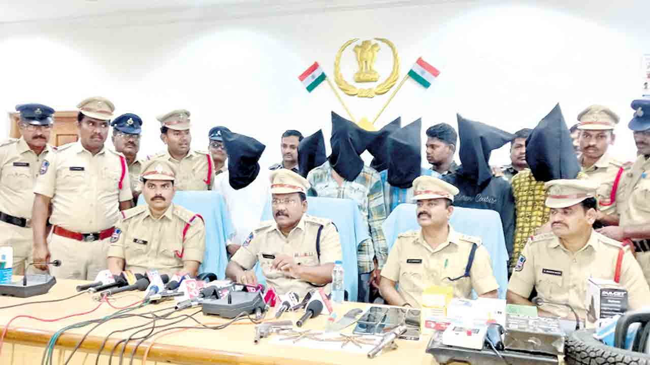 అంతర్రాష్ట్ర దొంగల ముఠా అరెస్టు