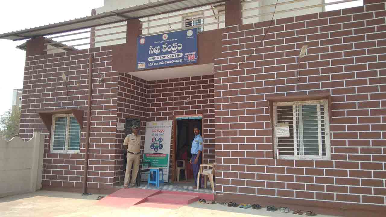 ఆమెకు సఖి బాసట