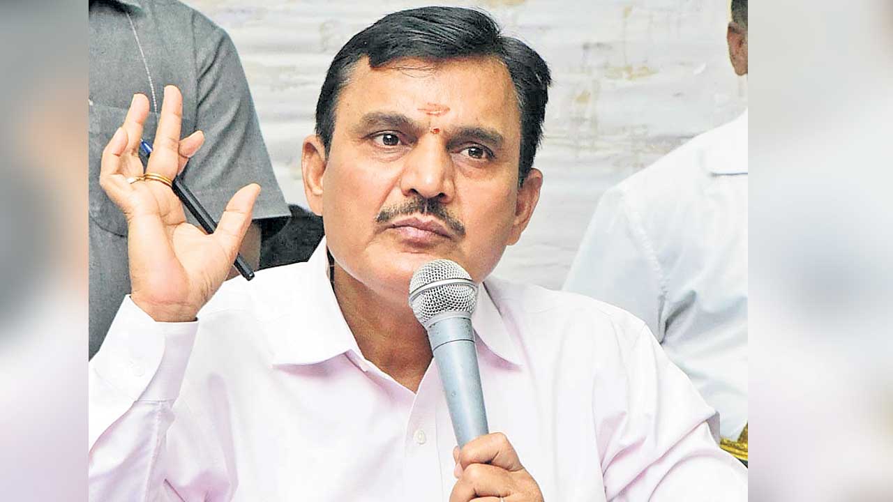 గ్రామాల్లో ఉపాధి హామీ పనులు కల్పించాలి