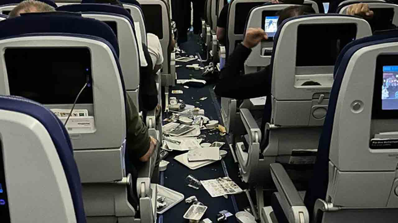 Turbulence | విమానంలో భారీ కుదుపులు.. ఆ వీడియోలు, ఫొటోలు డిలీట్‌ చేయాలని కోరిన సిబ్బంది