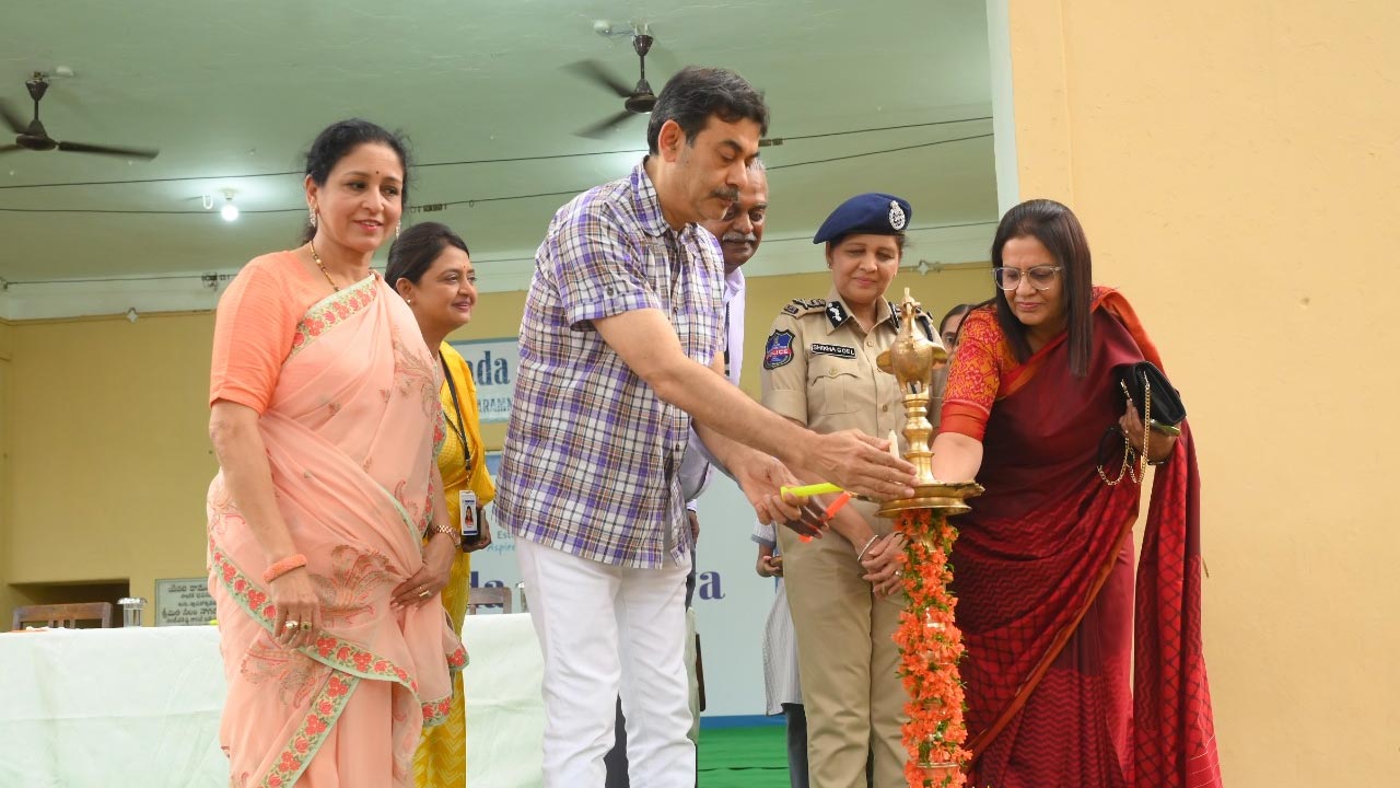 Sharada Vidyalaya | శారదా విద్యాలయం వైబ్‌సైట్‌ను ప్రారంభించిన జయేశ్‌ రంజన్‌