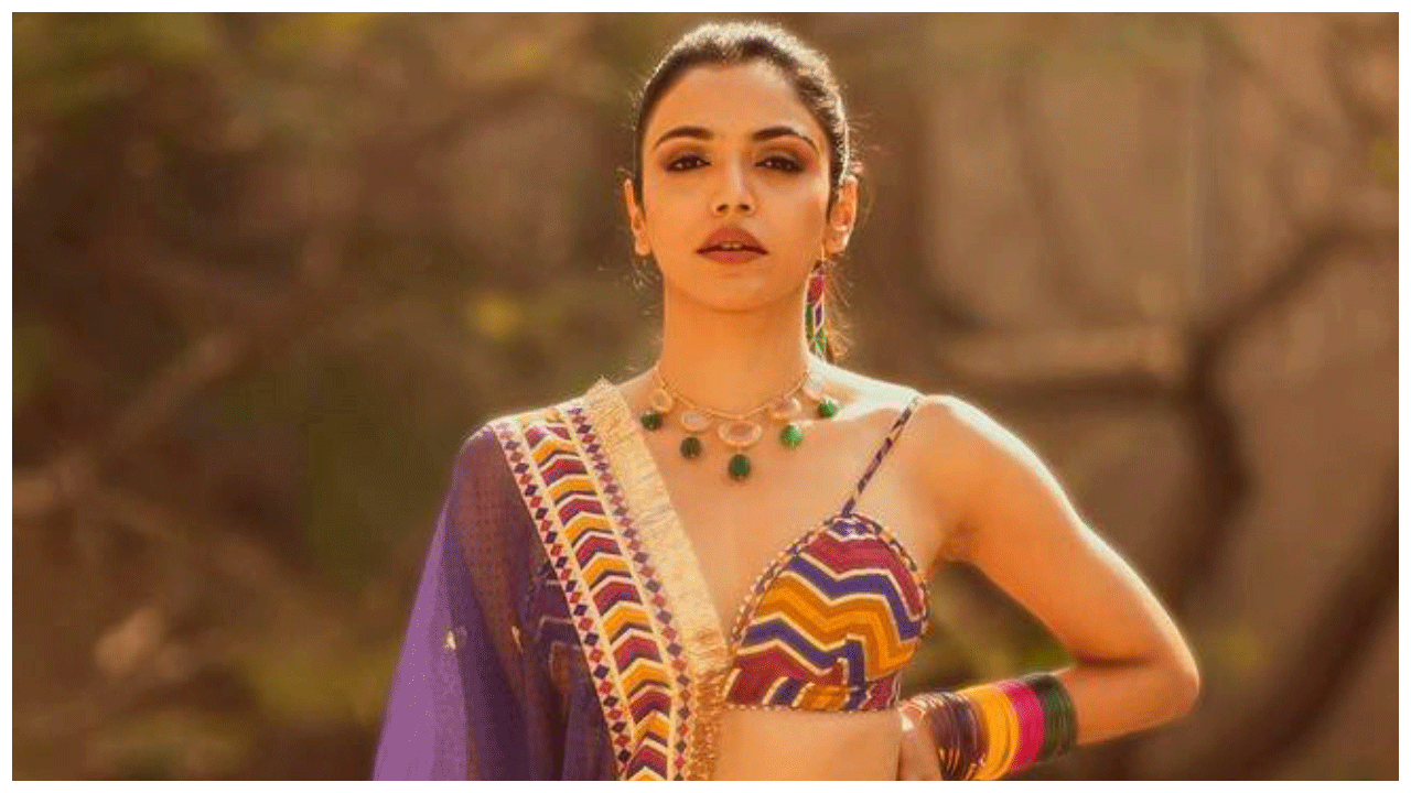 Shriya Pilgaonkar | స్లీవ్ లెస్ అందాల‌తో మురిపిస్తున్న‌ శ్రియా పిలగోన్కర్..
