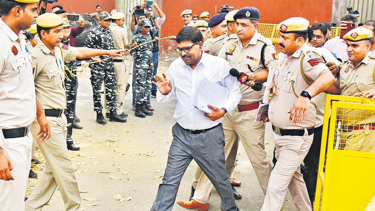 చట్ట విరుద్ధంగా ఈడీ విచారణ