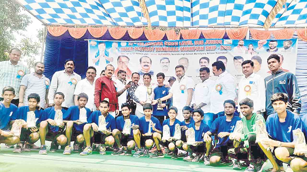 యువత ఉన్నత శిఖరాలను అధిరోహించాలి