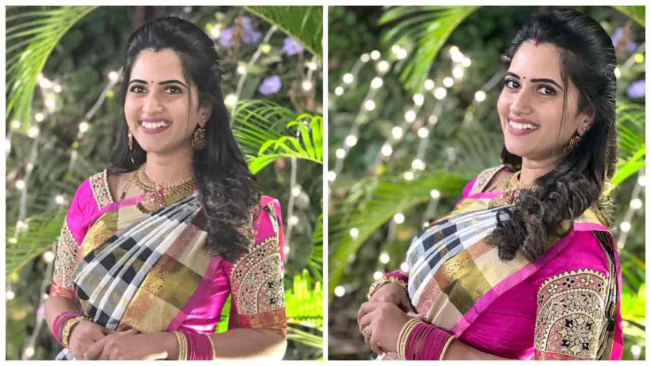 Sravanthi Chokarapu | చీరకట్టులో అలరిస్తున్న యాంకర్ స్రవంతి చొక్కారపు..