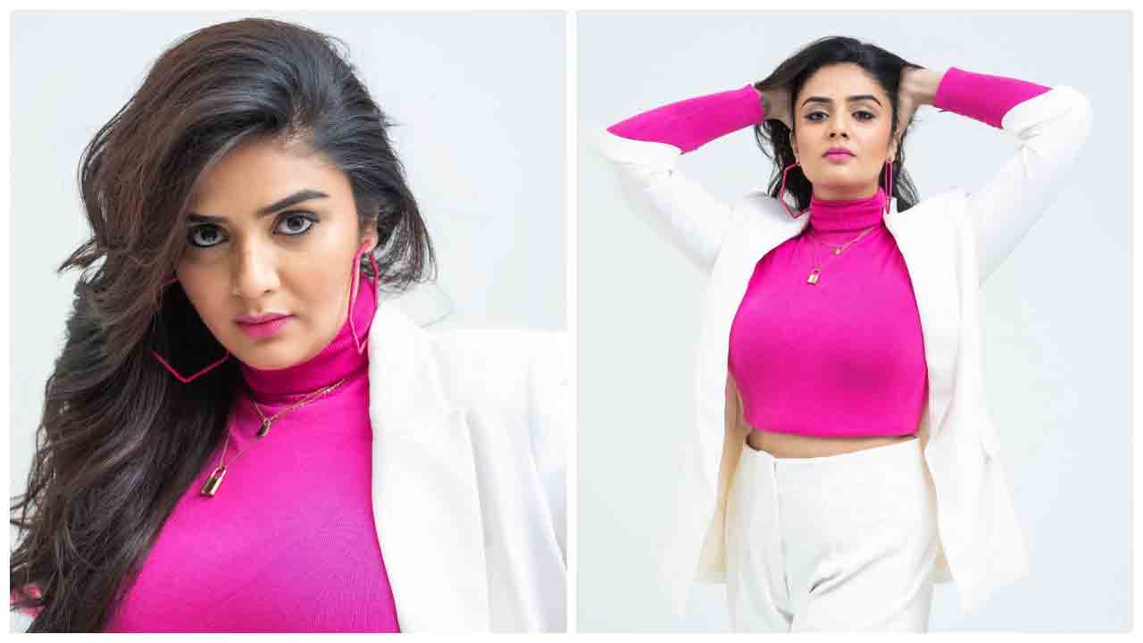 Sreemukhi | కవ్వించే చూపులతో కైపెక్కిస్తున్న శ్రీ‌ముఖి..