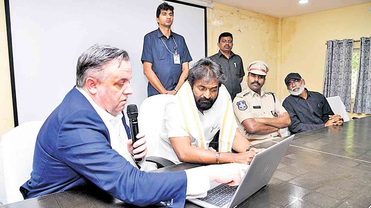 హైదరాబాద్‌ను అద్భుతంగా తీర్చిదిద్దుతాం