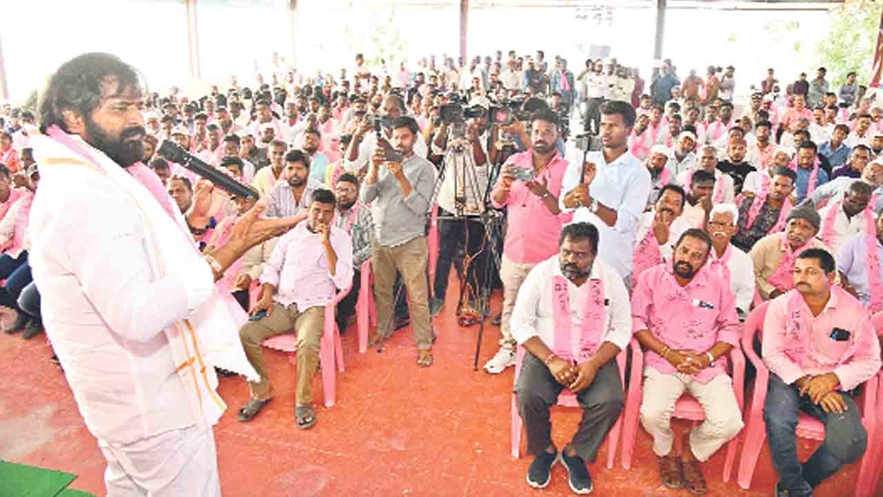 సమ్మేళనాలకు బ్రహ్మరథం