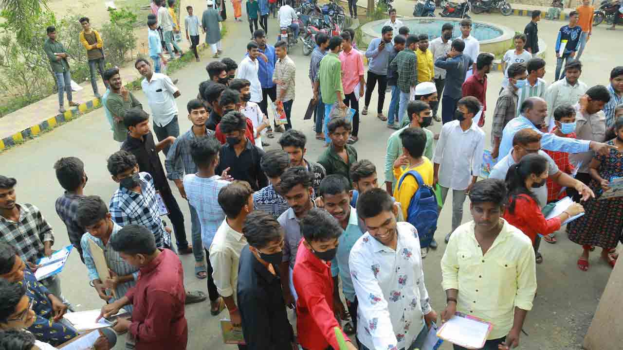 తొలిరోజు 28,467 మంది హాజరు