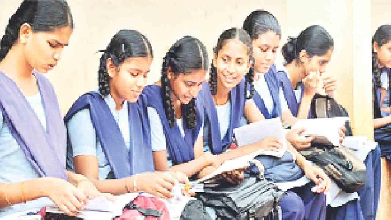 ఉత్తీర్ణతకు.. అభ్యాస దీపికలు