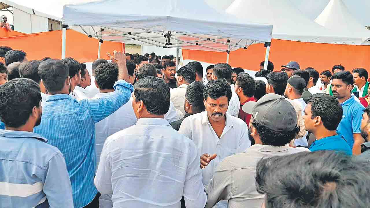 జోడో యాత్రలో తోపులాట