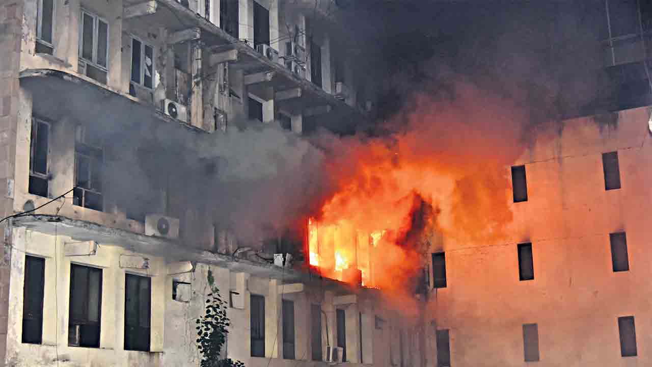 స్వప్నలోక్‌లో అగ్నికీలలు