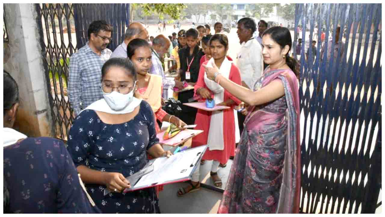 Inter Exams | రాష్ట్రవ్యాప్తంగా ఇంటర్మీడియట్‌ వార్షిక పరీక్షలు షురూ..