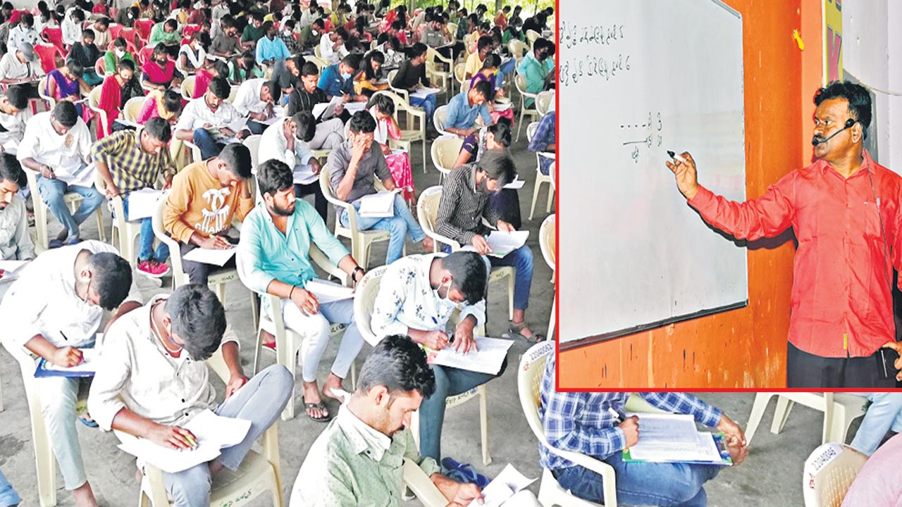 రద్దయిన పరీక్షలు జరిగే వరకు ఉద్యోగార్థులకు ప్రభుత్వం చేయూత