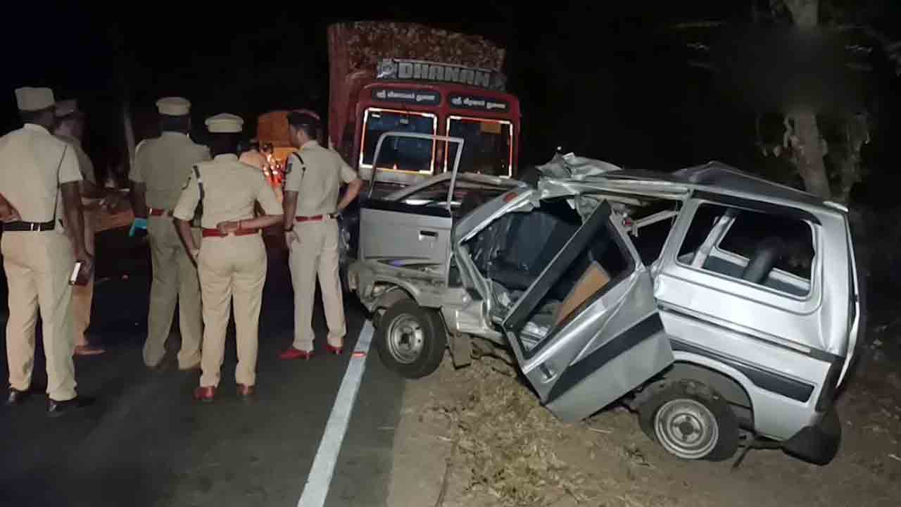 Road Accident | తమిళనాడులో ఘోర రోడ్డు ప్రమాదం.. వ్యాన్‌ను ఢీకొట్టిన లారీ.. ఆరుగురు దుర్మరణం