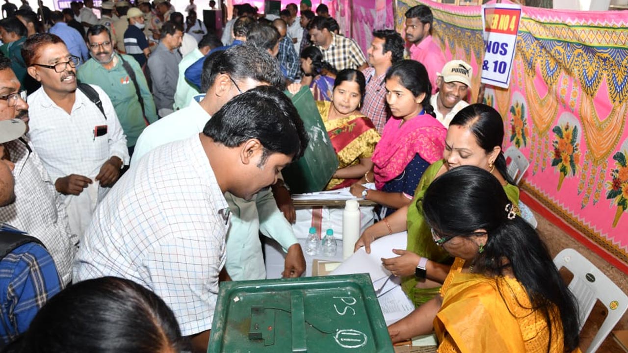 నేడే ఉపాధ్యాయ ఎమ్మెల్సీ ఎన్నికలు