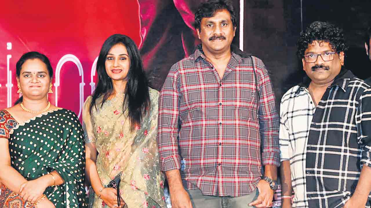 ట్రెండింగ్‌ నేపథ్యంతో