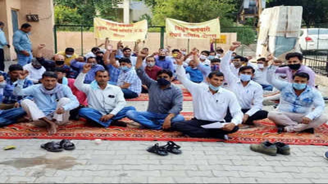 యూపీలో విద్యుత్తు ఉద్యోగుల సమ్మె