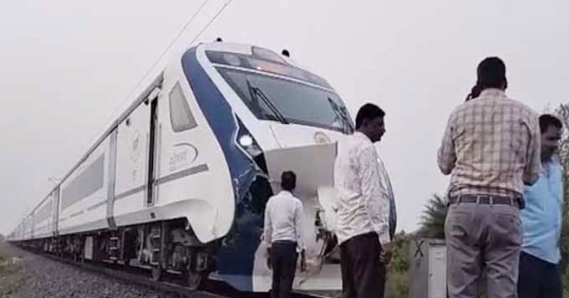 ఎద్దును ఢీకొట్టిన వందే భారత్‌ రైలు.. ఖమ్మం జిల్లాలో ఘటన