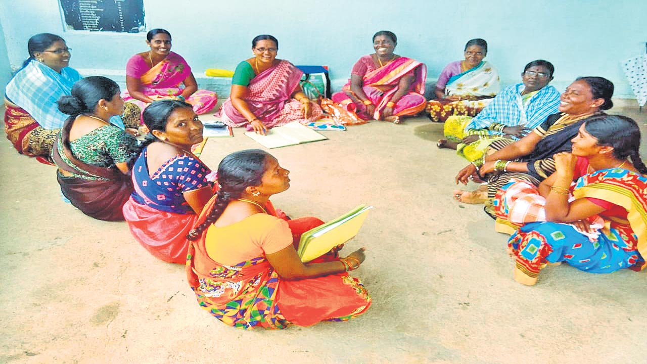 మహిళాసంఘాలకు 217 కోట్లు లబ్ధి