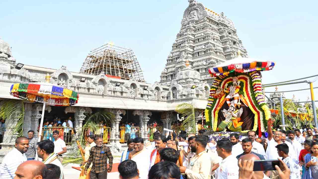 Brahmotsavams | యాదగిరిగుట్టలో వైభవంగా కొనసాగుతున్న బ్రహ్మోత్సవాలు.. శ్రీ మహావిష్ణు అవతారంలో స్వామివారు దర్శనం