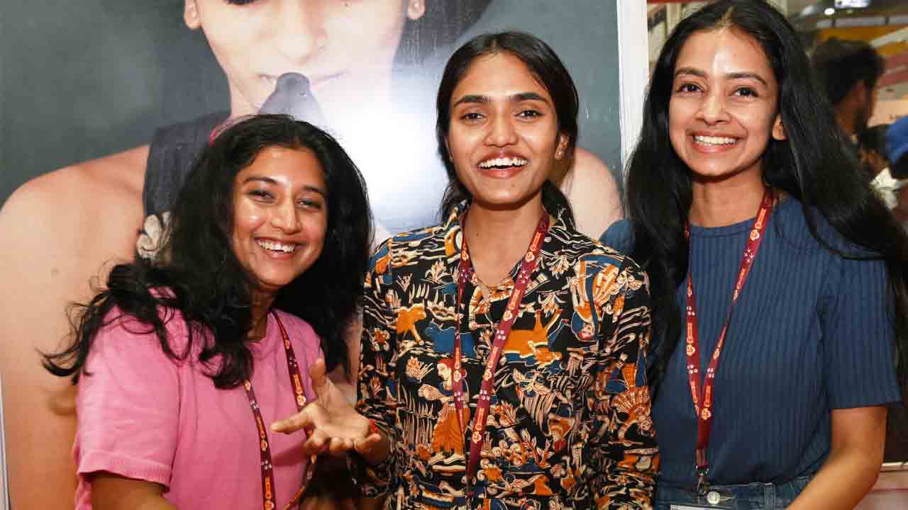 జంతుప్రేమ+యోగా పాగా!