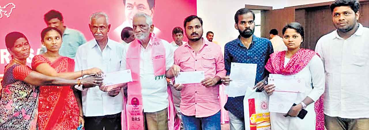 ‘బీఆర్‌ఎస్‌’ కుటుంబాలకు ప్రమాద బీమా