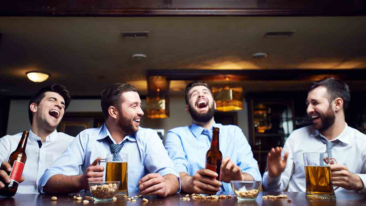 Alcoholics Anonymous | తాగుడుకు బానిసైన మందుబాబులతో మద్యం మాన్పించడమే ఈ సంస్థ లక్ష్యం.. దీని స్ట్రాటజీలూ కూడా డిఫరెంటే!