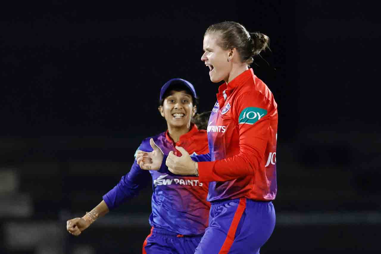 WPL Final 2023 | బిగ్ వికెట్ తీసిన అలిసే.. ముంబై స్కోర్ ఎంతంటే..?