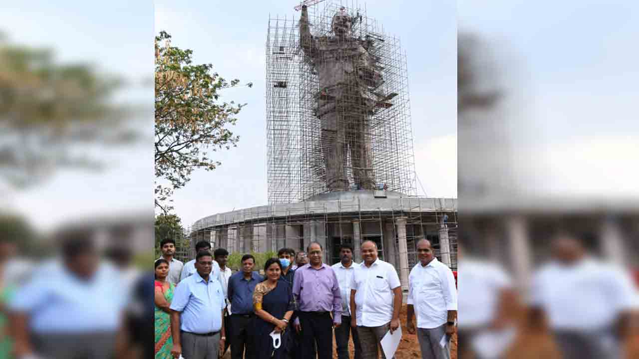 Telangana | అంబేద్కర్ విగ్రహ నిర్మాణ పనులను ప‌రిశీలించిన‌ సీఎస్ శాంతి కుమారి