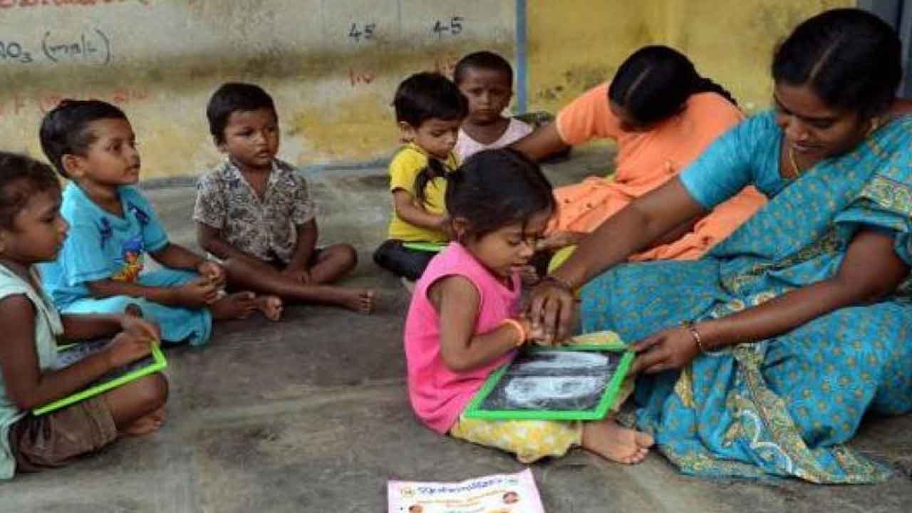 తెలంగాణ అంగన్‌వాడీలు దేశానికి ఆదర్శం