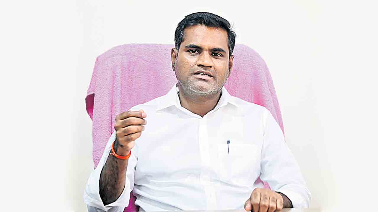 వీక్‌ బీజేపీ.. లీక్‌ రాజకీయాలు