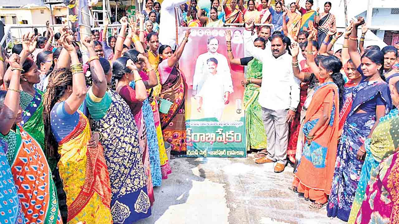 వడ్డీ మాఫీపై హర్షాతిరేకాలు