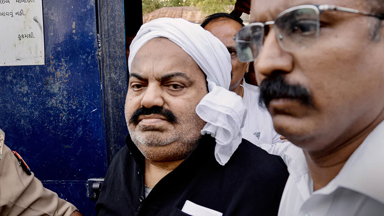 Atiq Ahmed | అతిక్‌ అనుచరులు తుపాకీతో బెదిరించి పది లక్షలు డిమాండ్‌ చేశారు.. న్యాయవాది ఫిర్యాదు