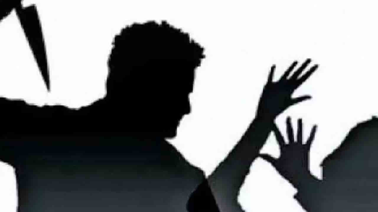 Attack | పెళ్లైన రెండు వారాలకే భార్యను, అత్తను నరికి చంపిన అల్లుడు