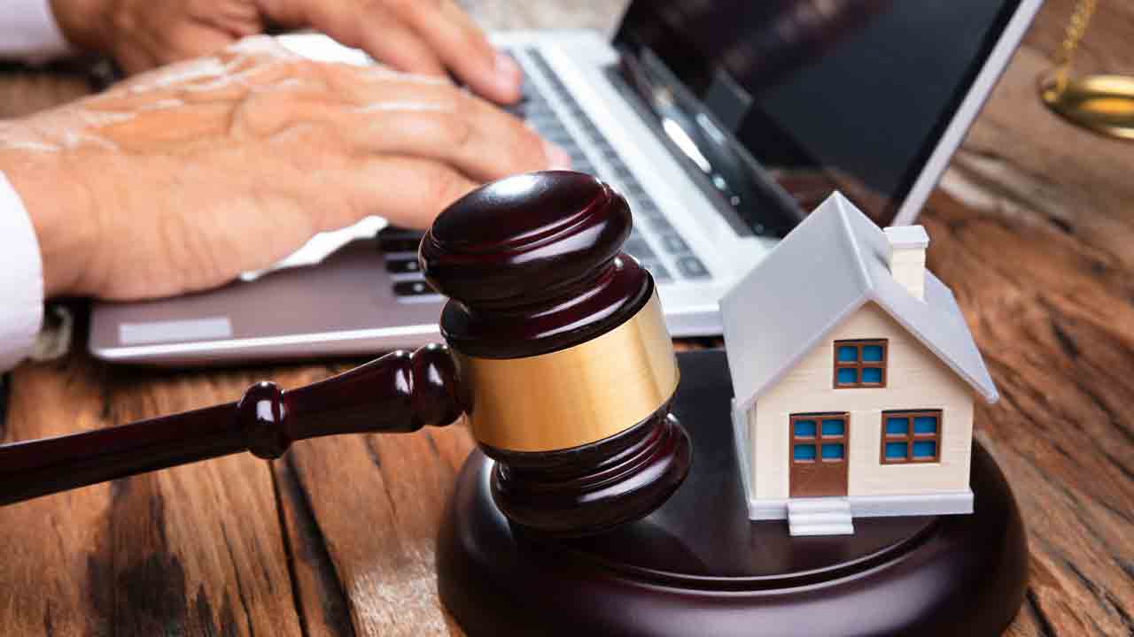 Bank Auction Property |  తక్కువలో వస్తుందని వేలంలో ఇల్లు కొంటున్నారా? ఈ నష్టాల గురించీ ఆలోచించండి