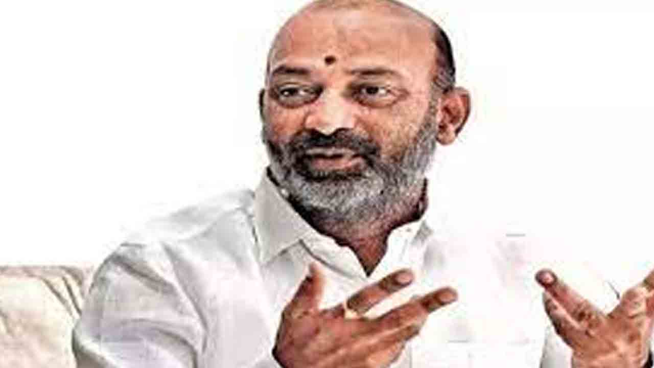 బండి సంజయ్‌కి సిట్‌ నోటీసులు
