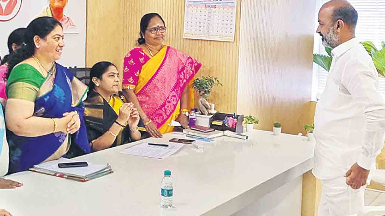 Bandi Sanjay | బండికి రాష్ట్ర మహిళా కమిషన్‌ వార్నింగ్‌.. రెండున్నర గంటల పాటు విచారణ