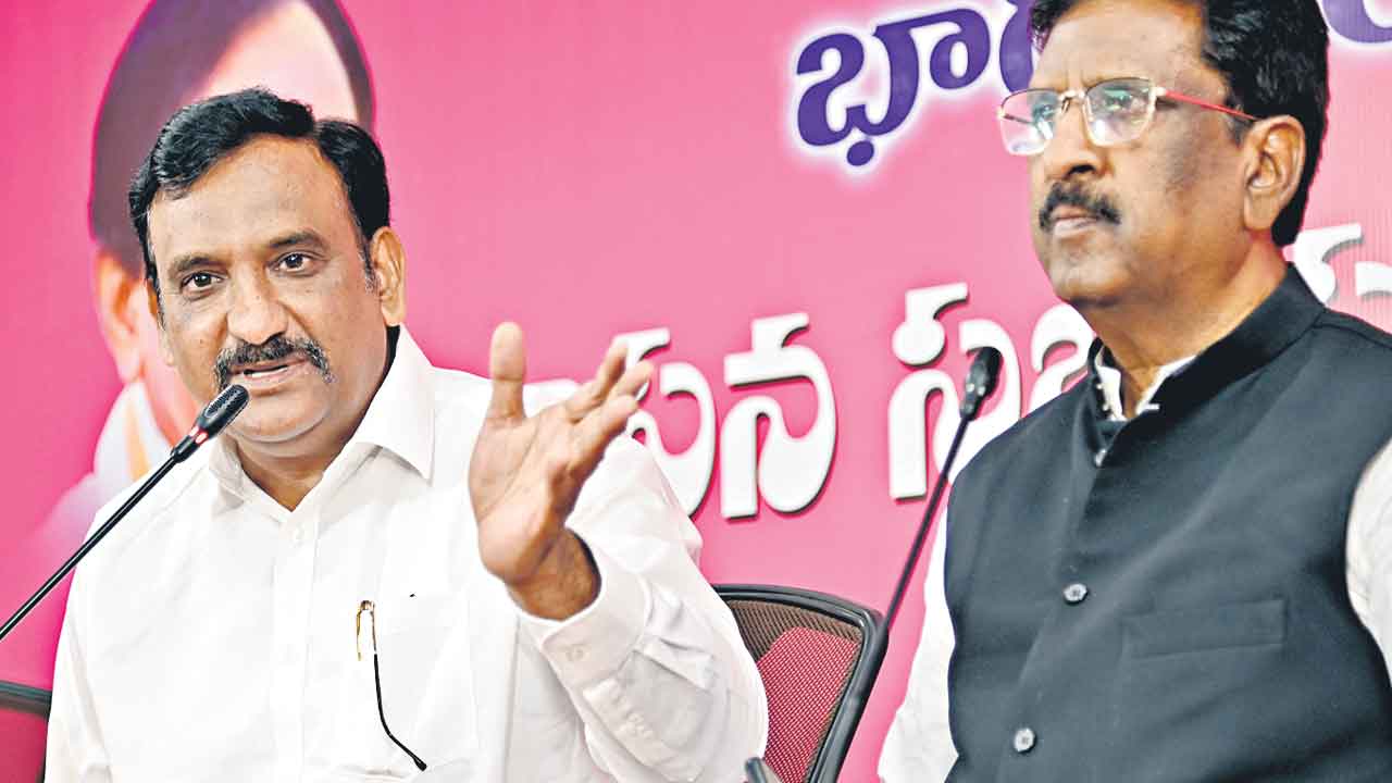 బండివి ఇంగితం లేని మాటలు.. ఉద్యోగార్థులకు లక్ష ఇవ్వాలనడం ఏమిటి?