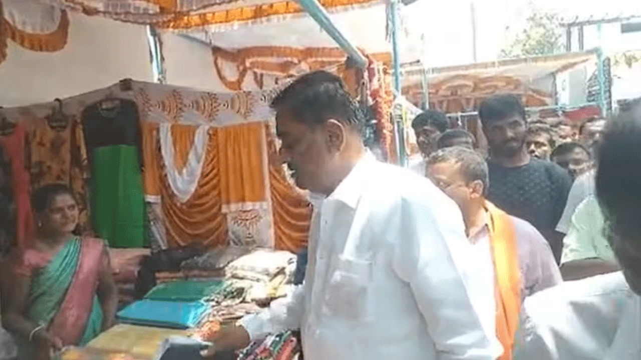 మీ ఆయ‌న బ‌తికే ఉన్నాడుగా..! : మ‌హిళ‌పై బీజేపీ ఎంపీ అనుచిత వ్యాఖ్య‌లు